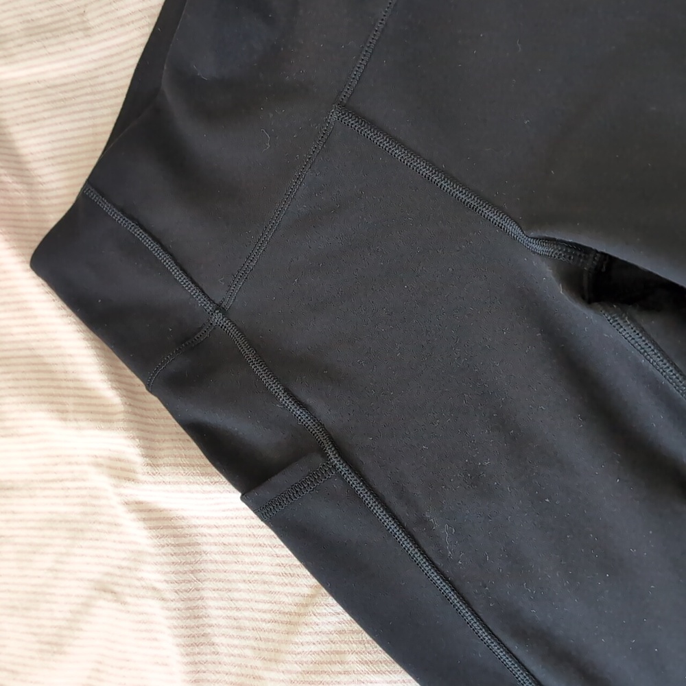 Gap GapFit High Rise Blackout Bike Shorts Pocket Shorts Size Small - Picture 3 of 9